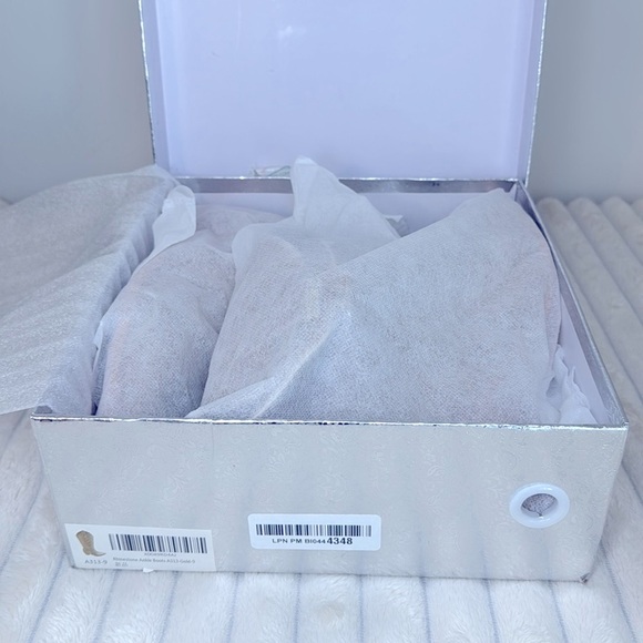 Women’s Rhinestone Cowboy Boots, light gold, size 9 - Picture 15 of 16